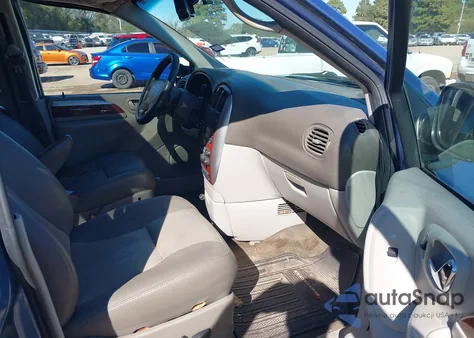 2007 Chrysler Town & Country Touring from USA, damaged, VIN 2A4GP54L47R223485